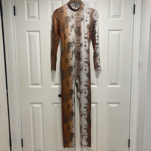 NWT Woman’s Snake Jumpsuit size large - Picture 3 of 8